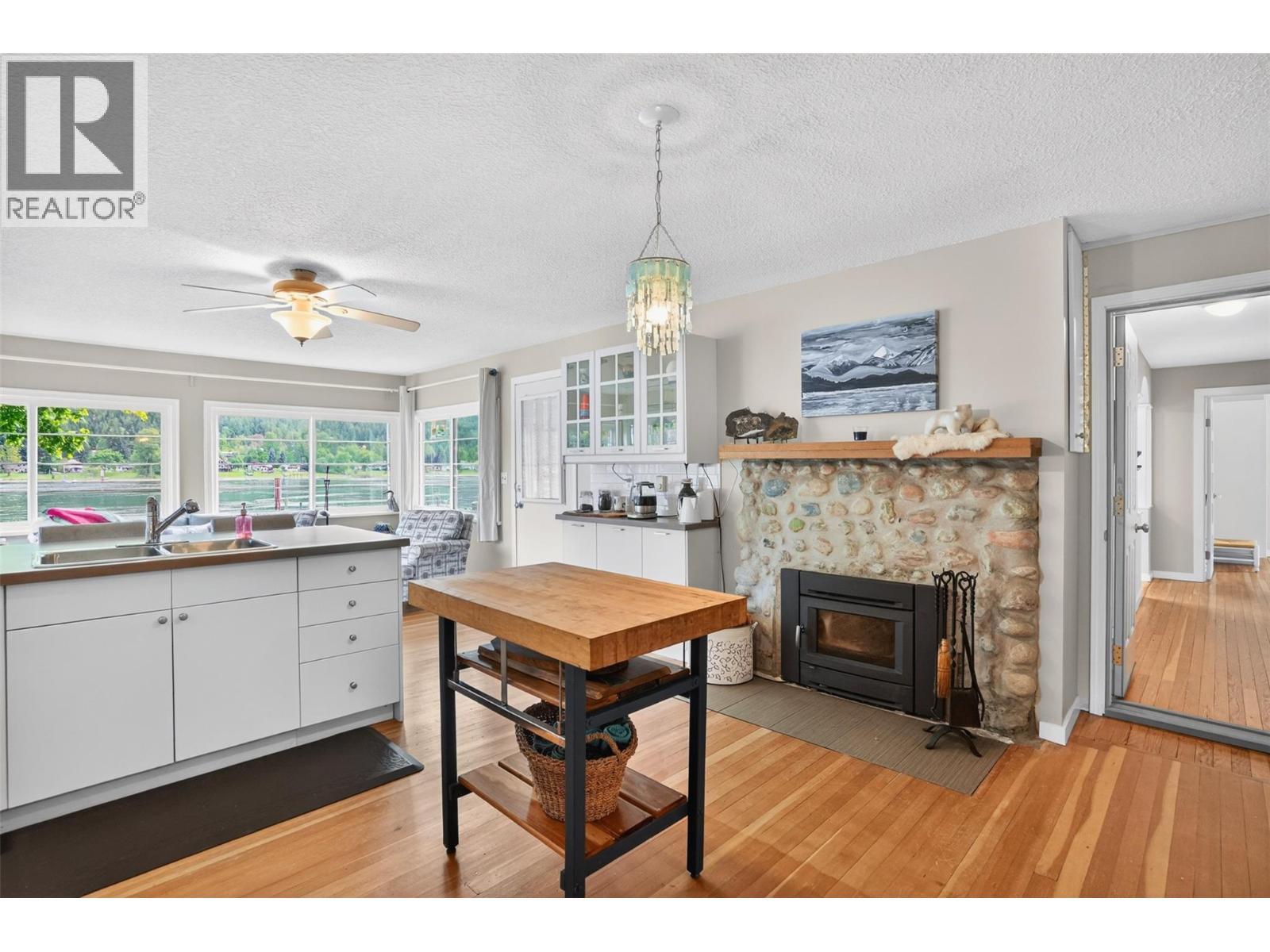 8110 & 8120 Busk Road, Balfour, BC - Indoor With Fireplace