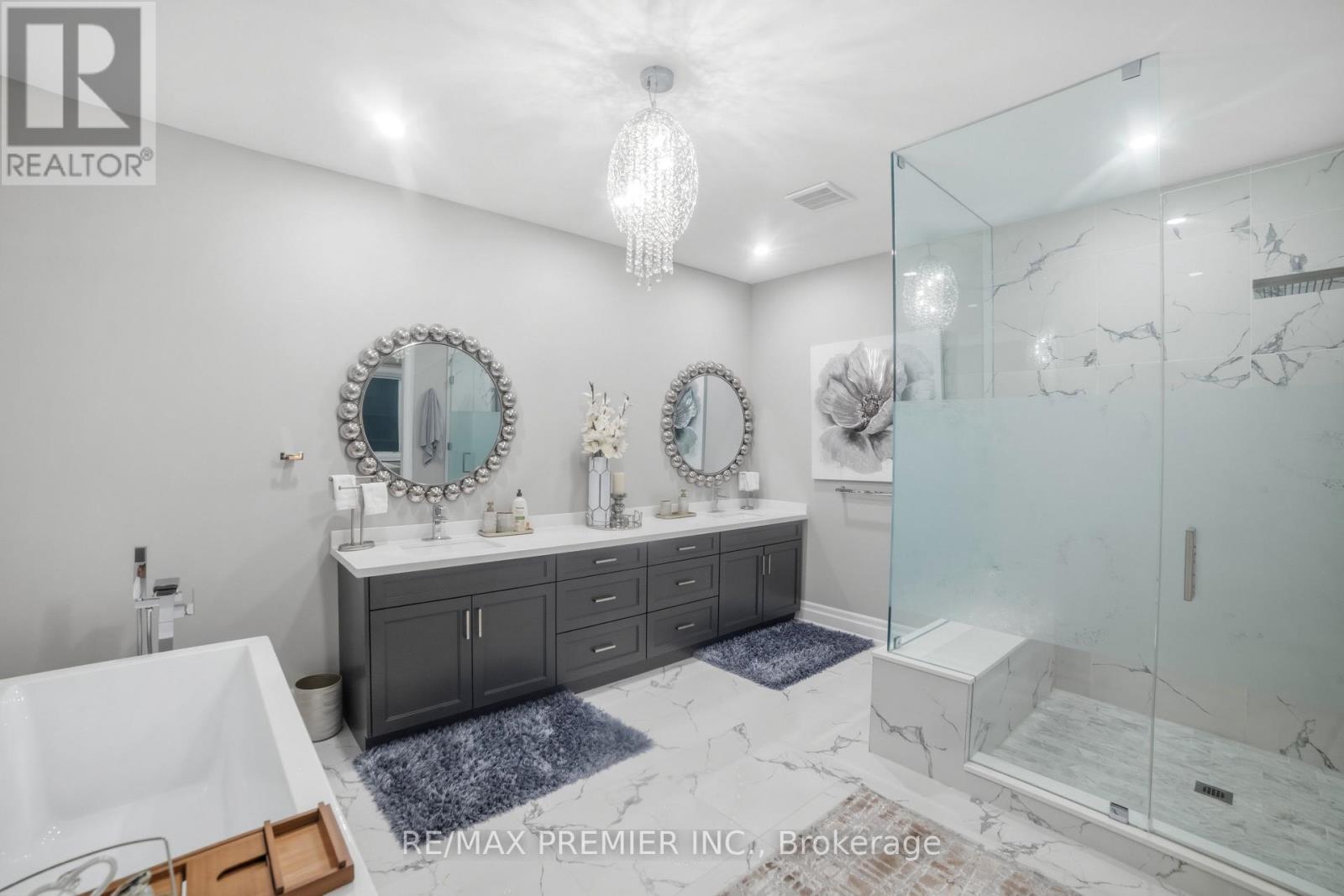 2180 King Vaughan Road, Vaughan, ON - Indoor Photo Showing Bathroom