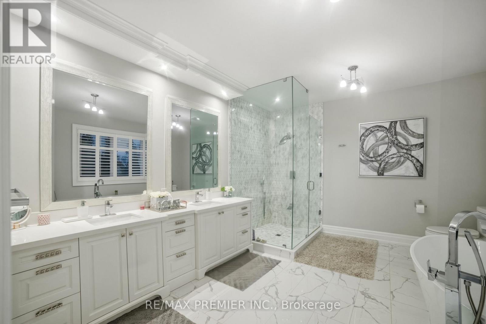 2180 King Vaughan Road, Vaughan, ON - Indoor Photo Showing Bathroom