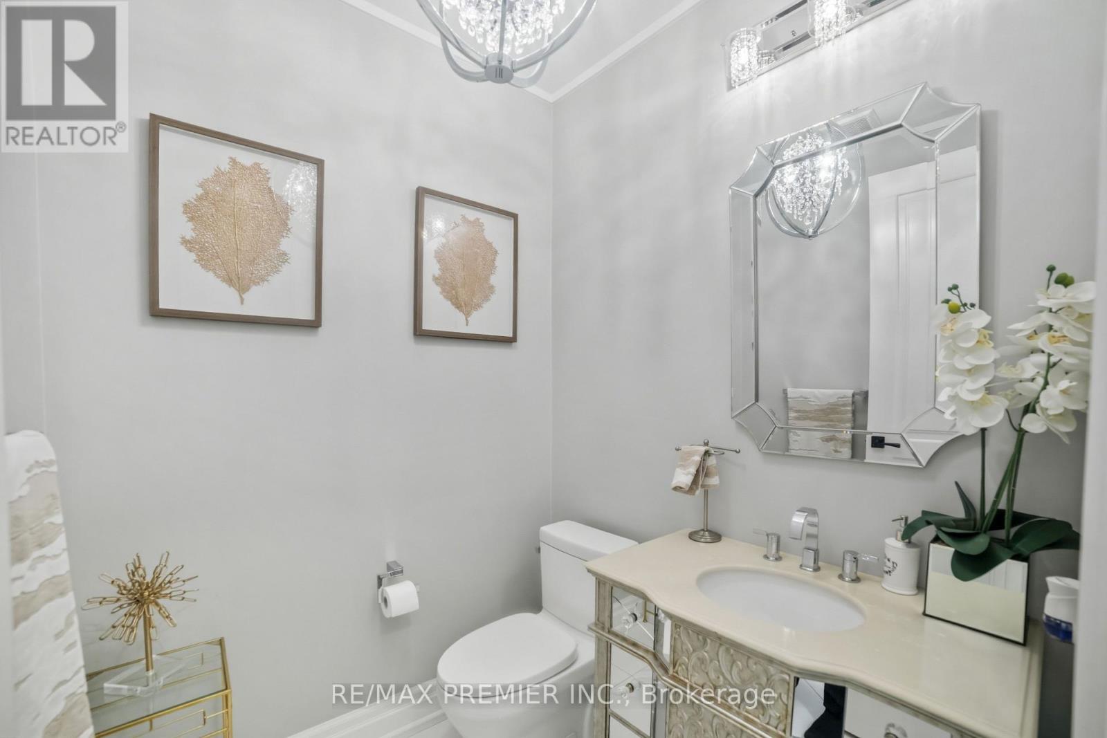 2180 King Vaughan Road, Vaughan, ON - Indoor Photo Showing Bathroom