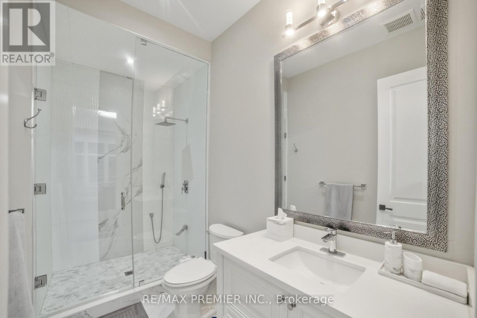 2180 King Vaughan Road, Vaughan, ON - Indoor Photo Showing Bathroom
