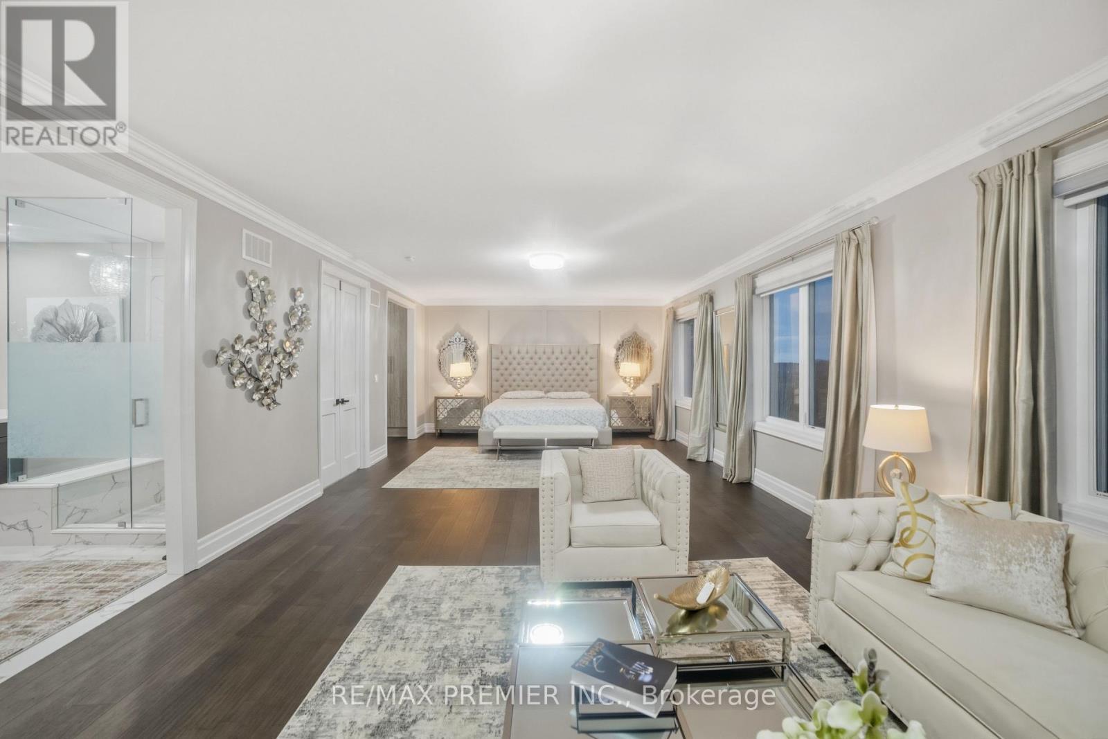 2180 King Vaughan Road, Vaughan, ON - Indoor Photo Showing Living Room