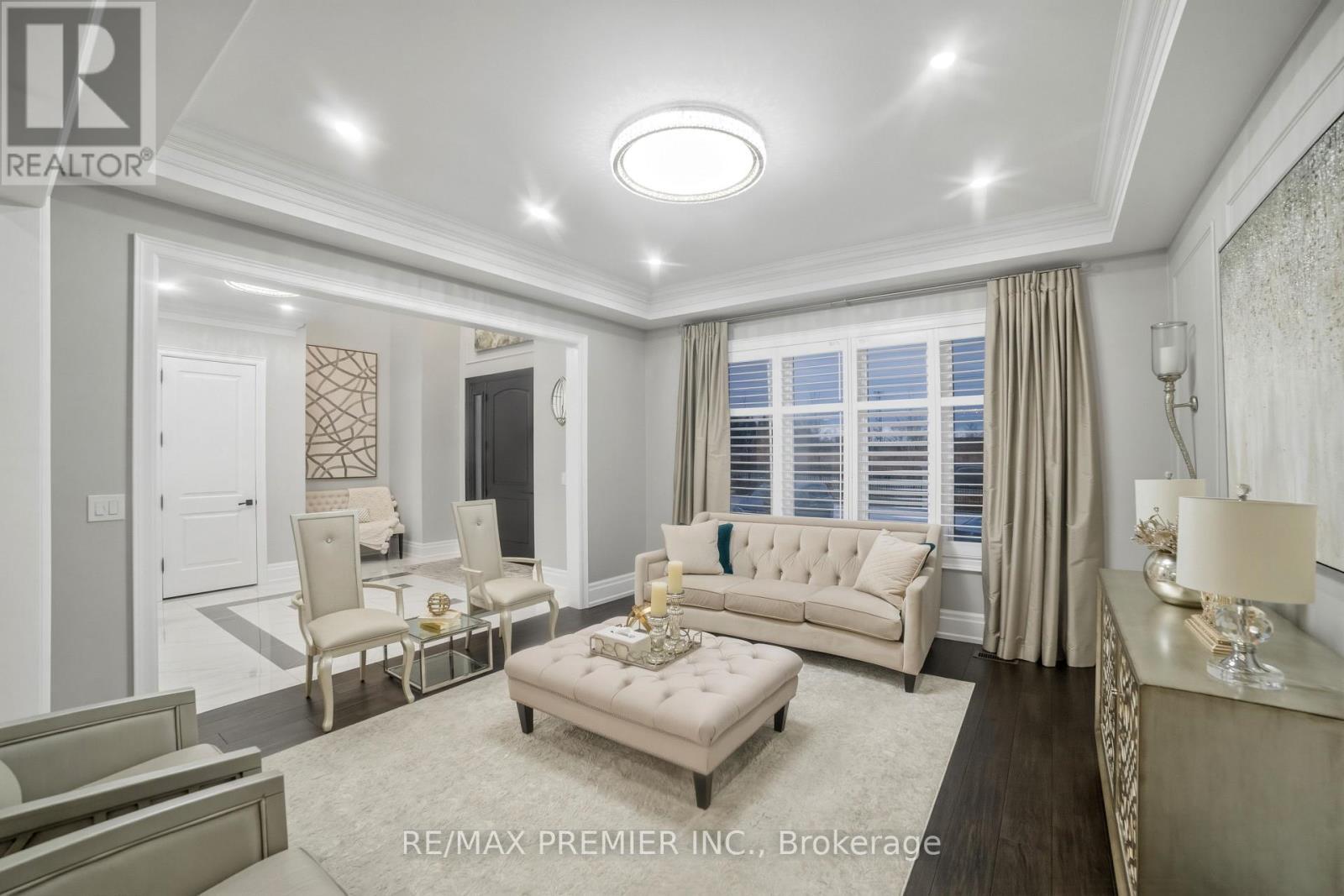 2180 King Vaughan Road, Vaughan, ON - Indoor Photo Showing Living Room