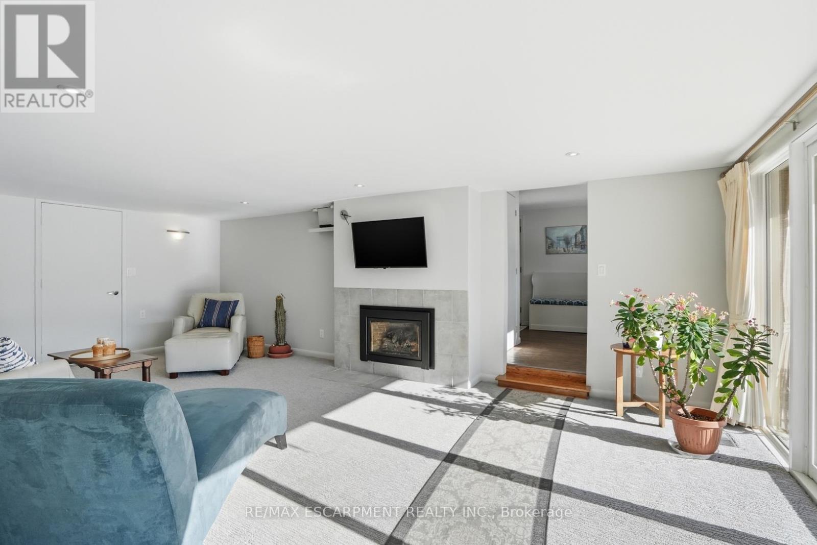 81 Thomson Drive, Hamilton, ON - Indoor With Fireplace