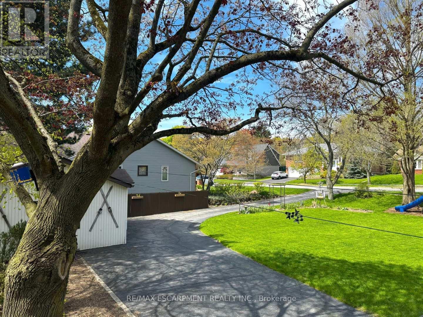 81 Thomson Drive, Hamilton, ON - Outdoor