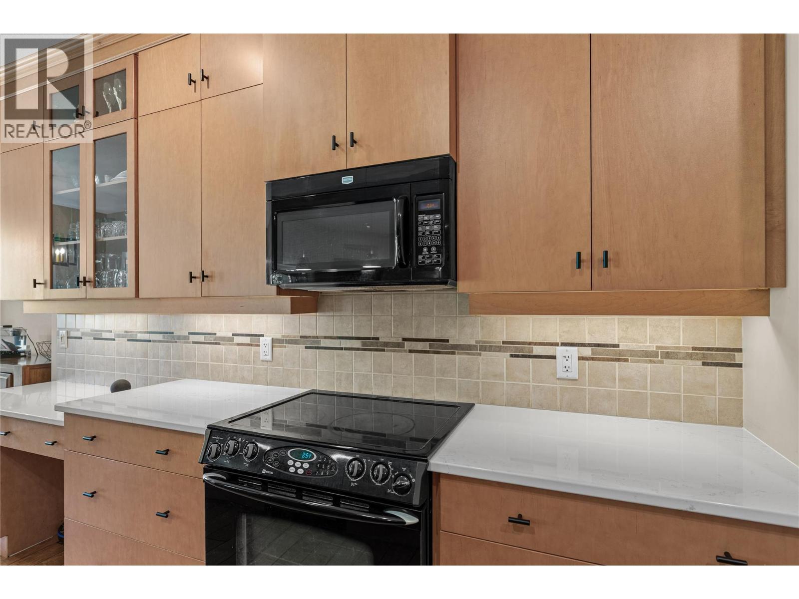 1601 Tower Ranch Boulevard, Kelowna, BC - Indoor Photo Showing Kitchen