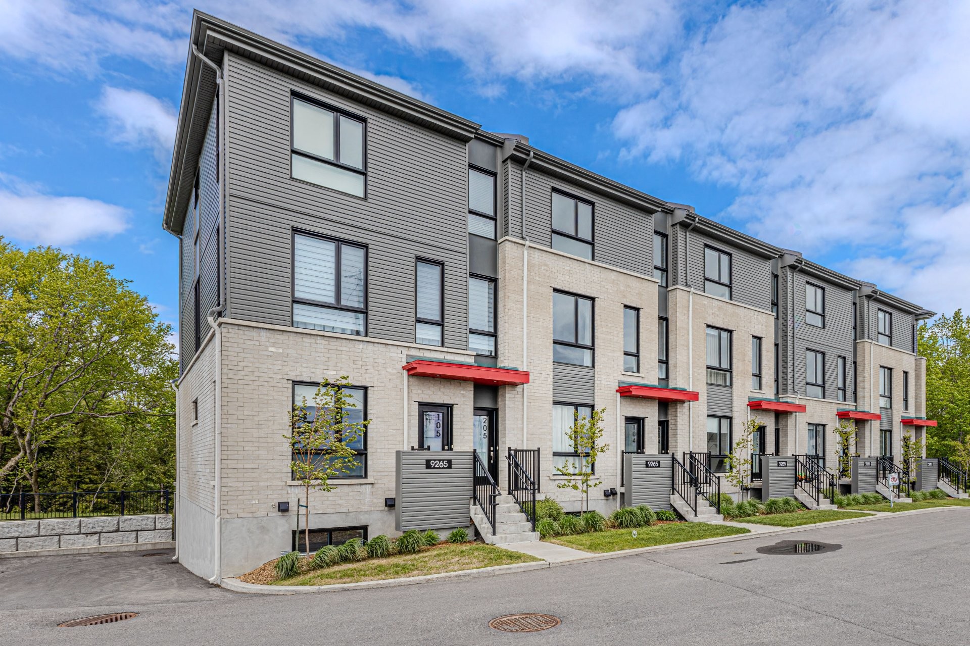 Façade - 204-9265 Boul. De La Grande-Allée, Mirabel, QC - Outdoor With Facade
