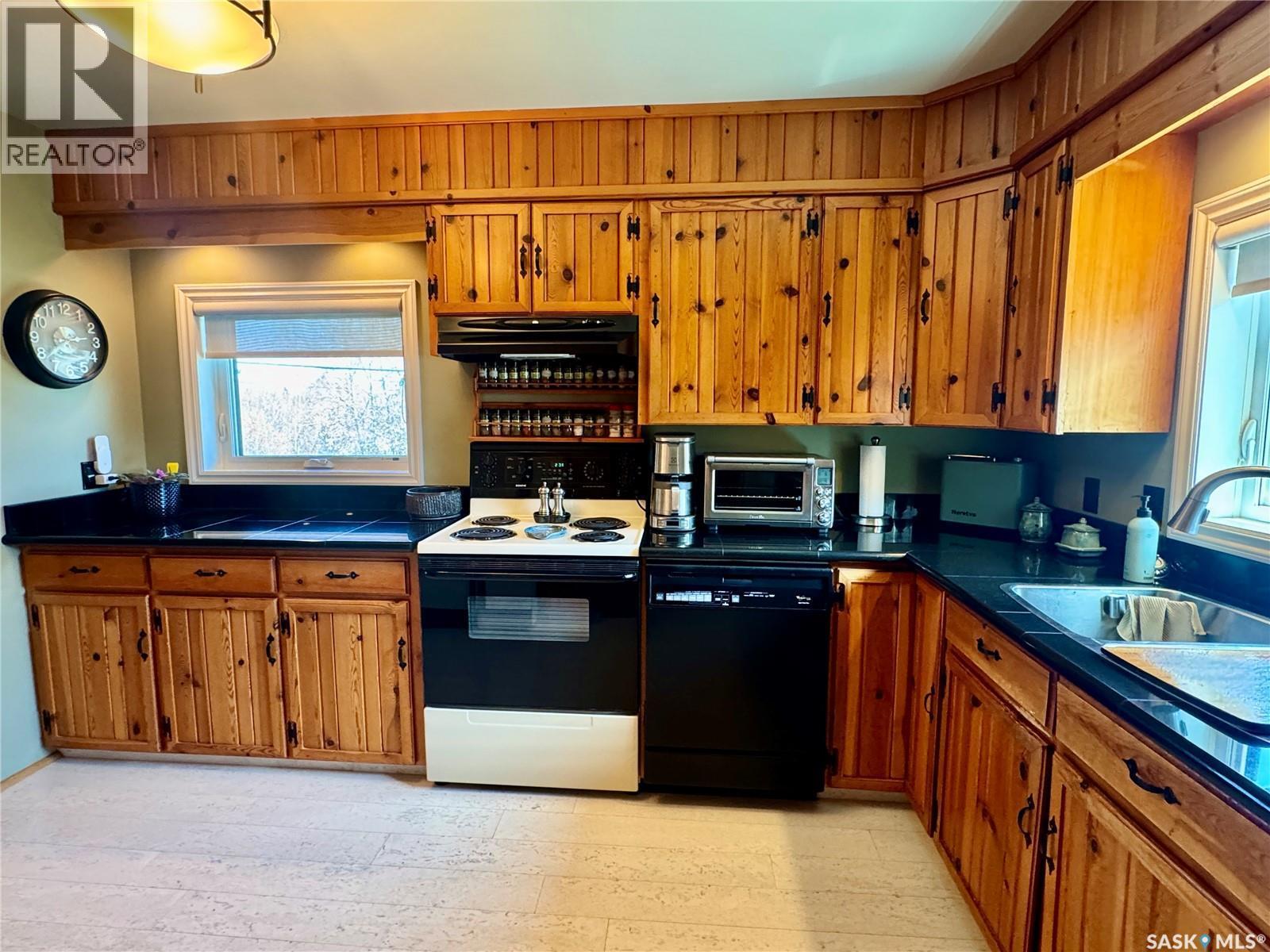 1632 Studer Street, La Ronge, SK - Indoor Photo Showing Kitchen