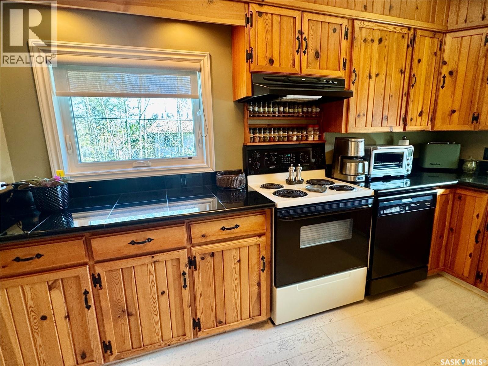 1632 Studer Street, La Ronge, SK - Indoor Photo Showing Kitchen