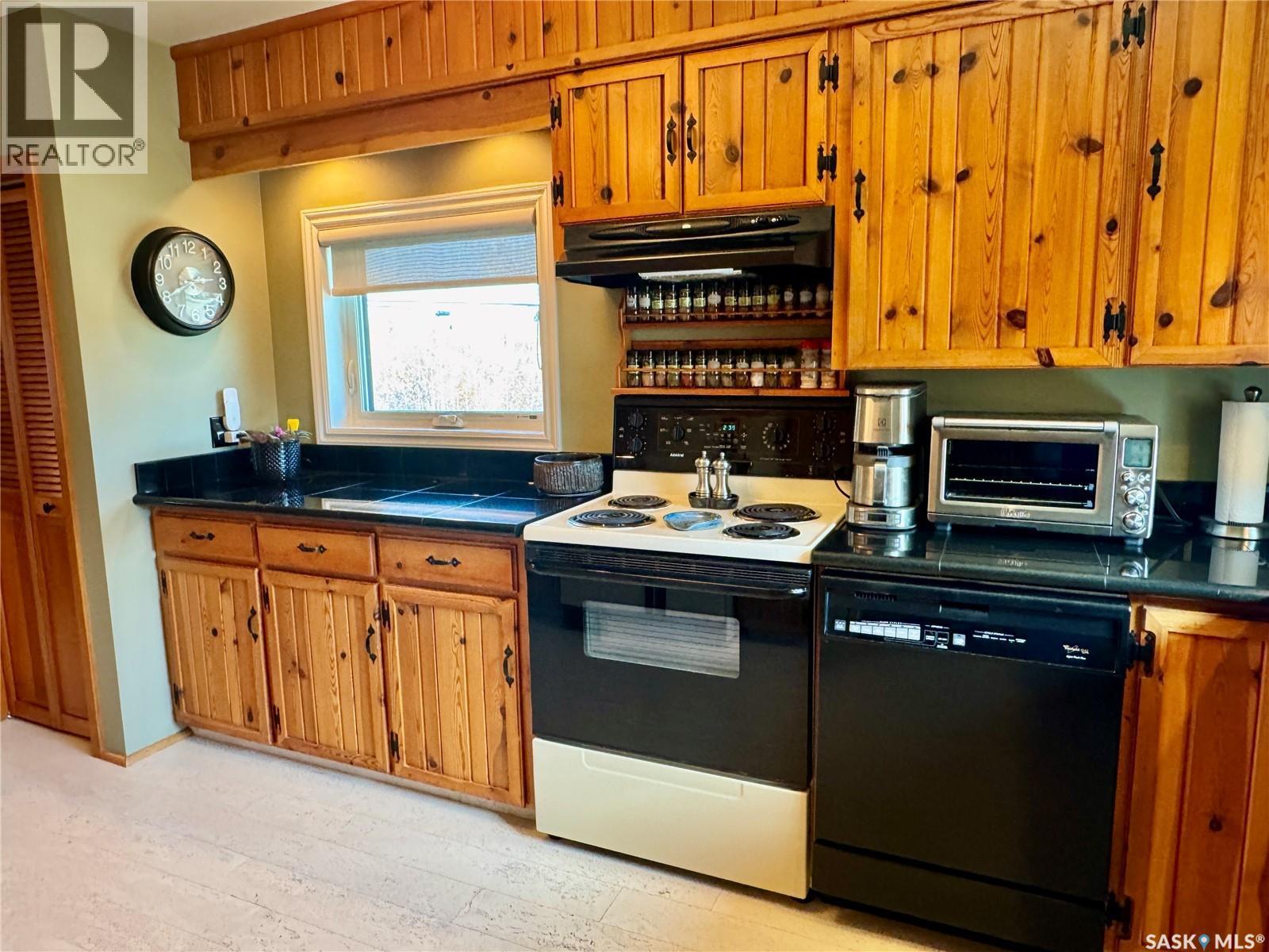 1632 Studer Street, La Ronge, SK - Indoor Photo Showing Kitchen
