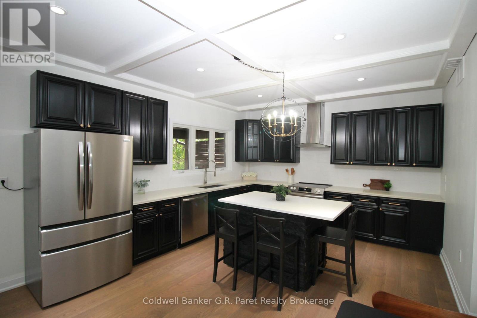 138A Victoria Street, Norfolk (Simcoe), ON - Indoor Photo Showing Kitchen