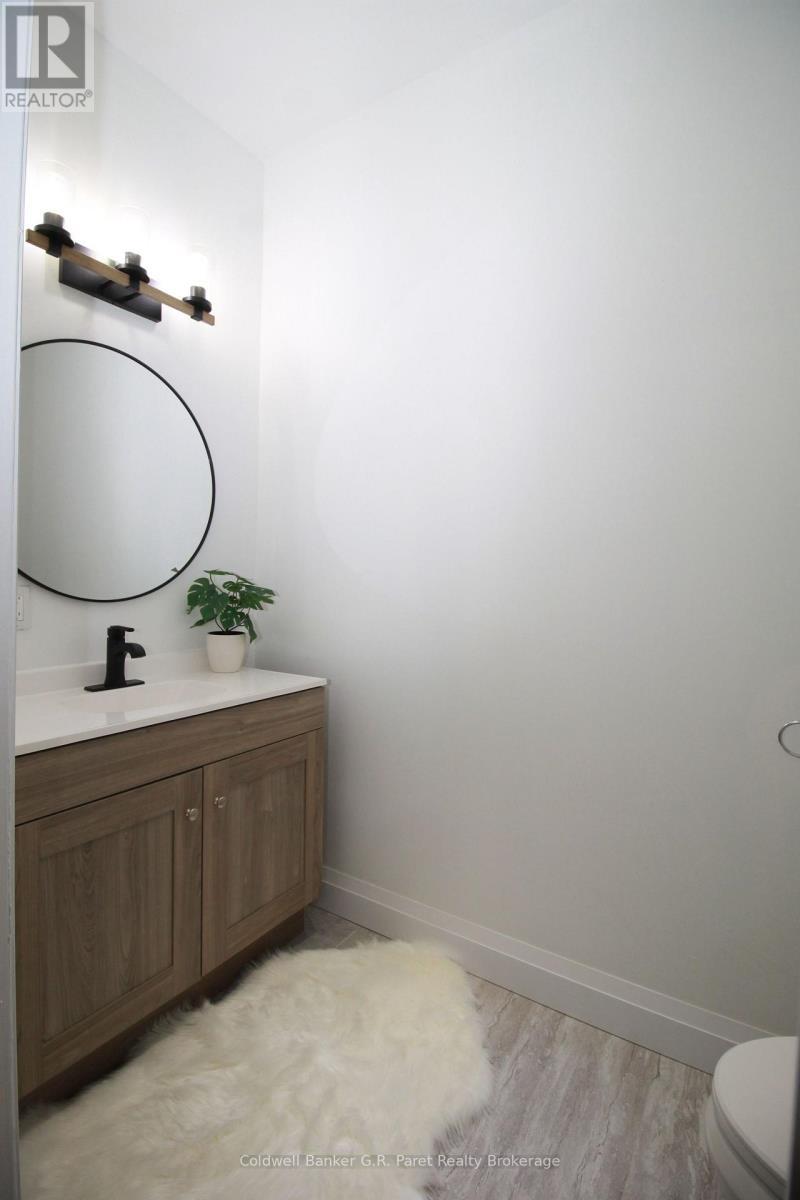138A Victoria Street, Norfolk (Simcoe), ON - Indoor Photo Showing Bathroom