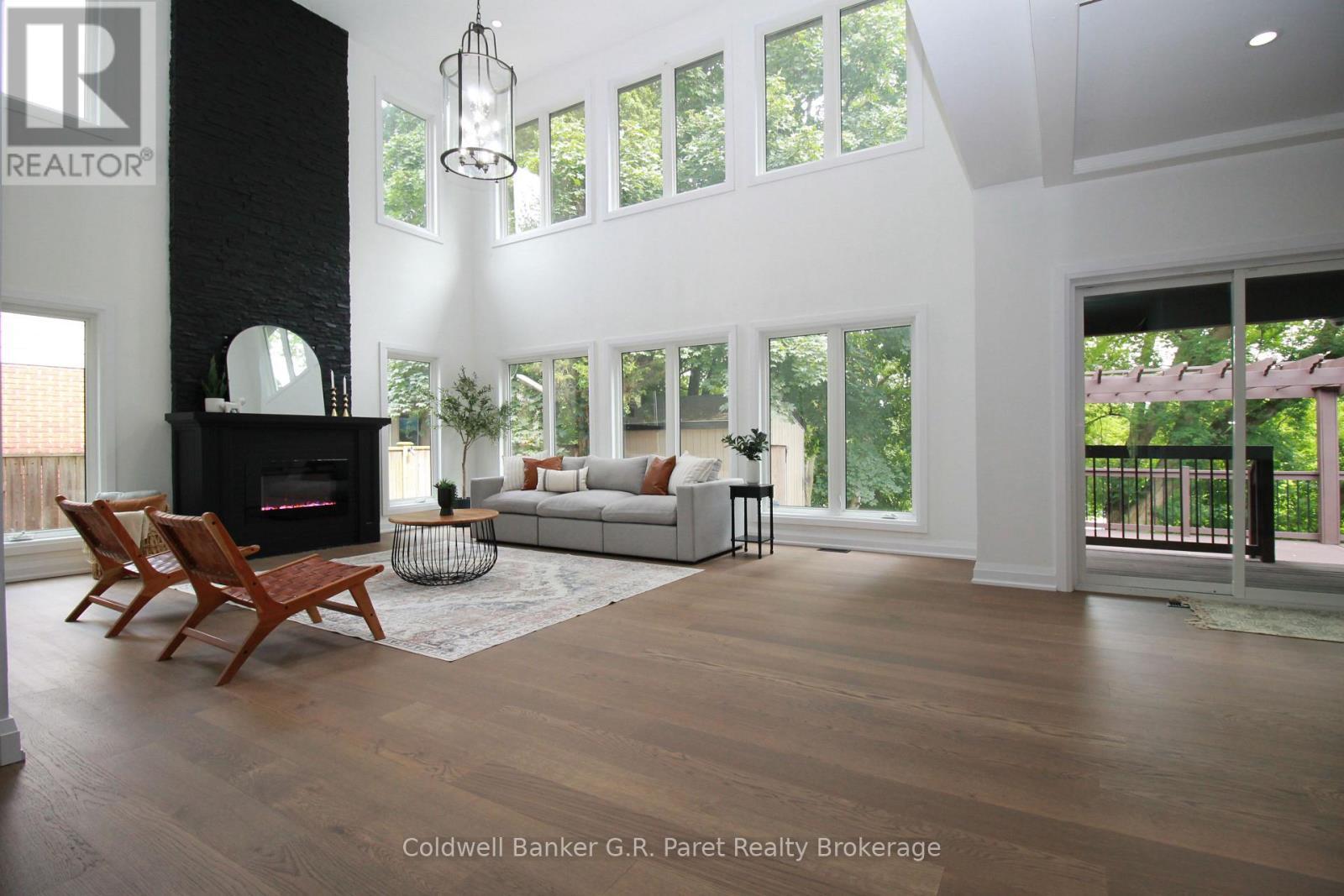 138A Victoria Street, Norfolk (Simcoe), ON - Indoor Photo Showing Living Room With Fireplace