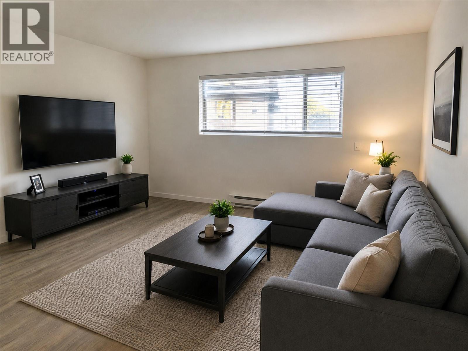 217 8Th Street S, Cranbrook, BC - Indoor Photo Showing Living Room