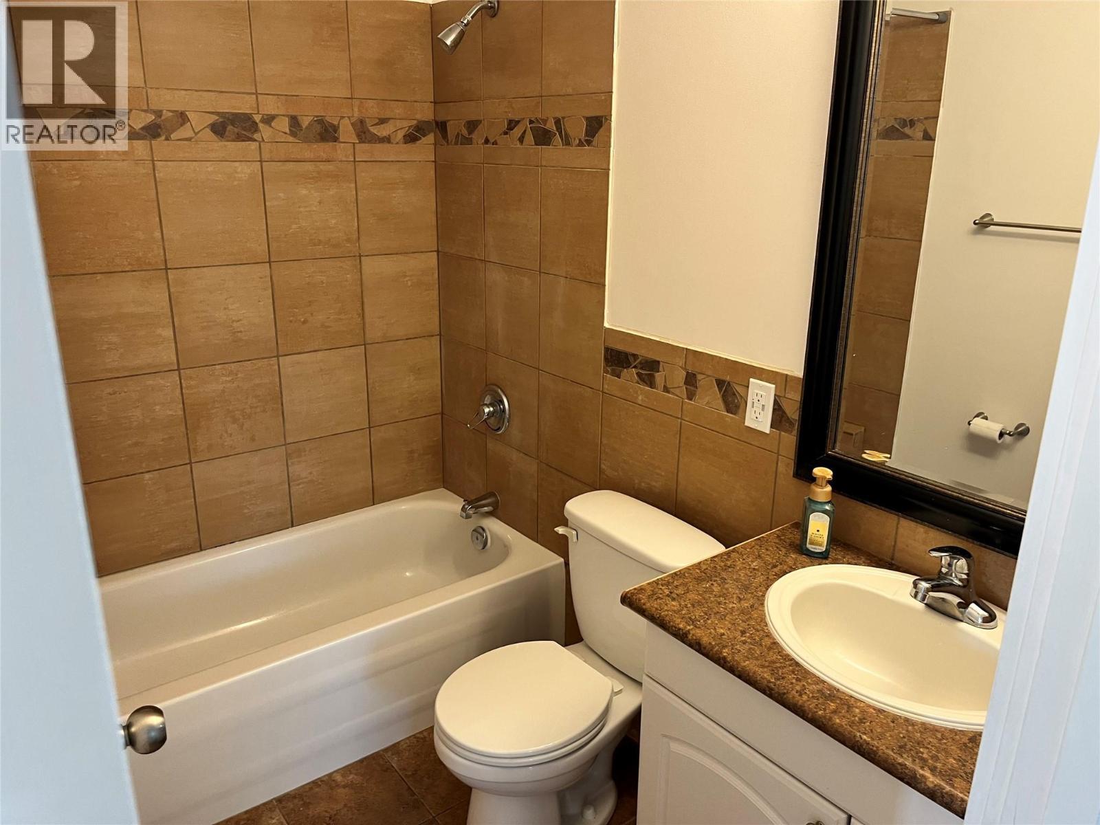217 8Th Street S, Cranbrook, BC - Indoor Photo Showing Bathroom