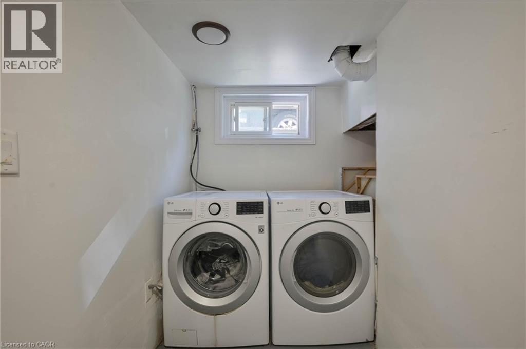 15 Manchester Street, Cambridge, ON - Indoor Photo Showing Laundry Room