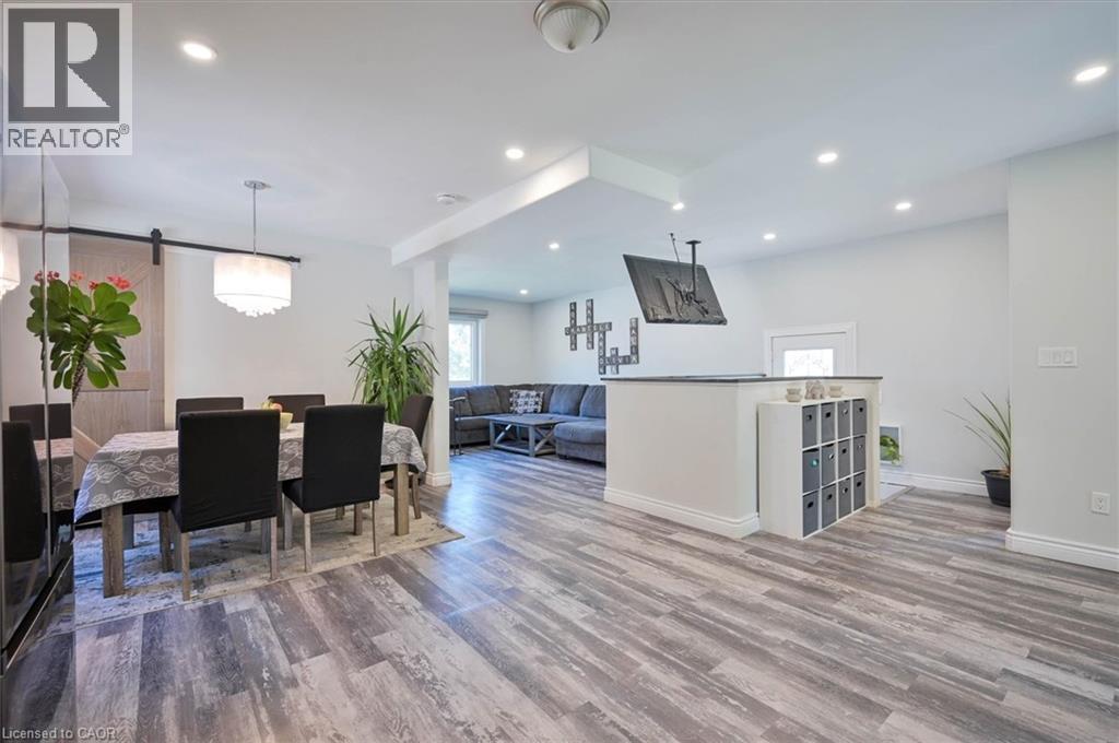 15 Manchester Street, Cambridge, ON - Indoor Photo Showing Dining Room
