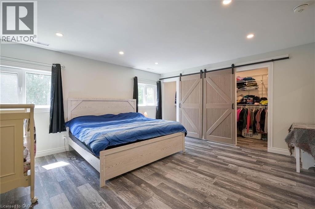15 Manchester Street, Cambridge, ON - Indoor Photo Showing Bedroom