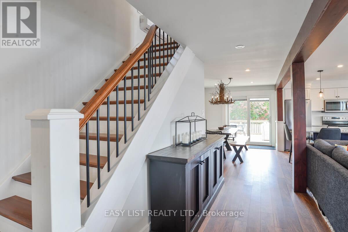 1021 Marina Road, Lake Of Bays, ON - Indoor Photo Showing Other Room