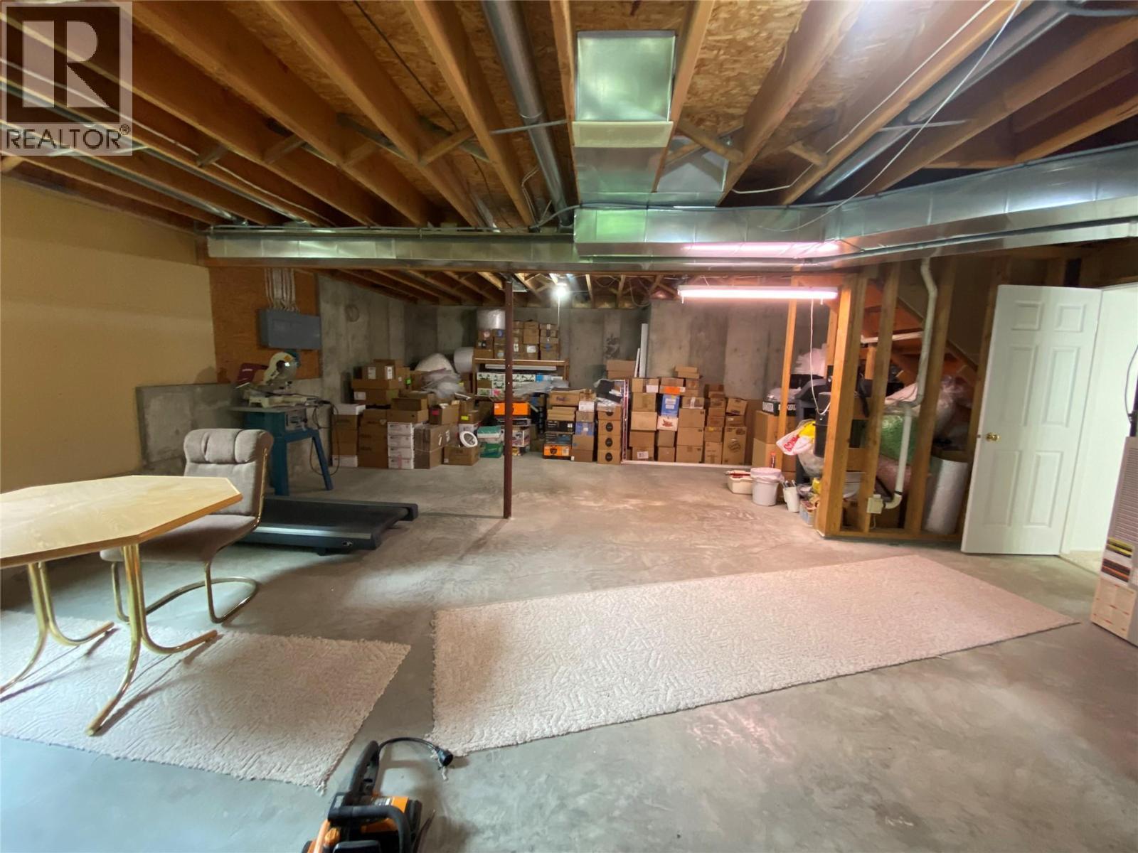 945 Pine Crescent, Genelle, BC - Indoor Photo Showing Basement