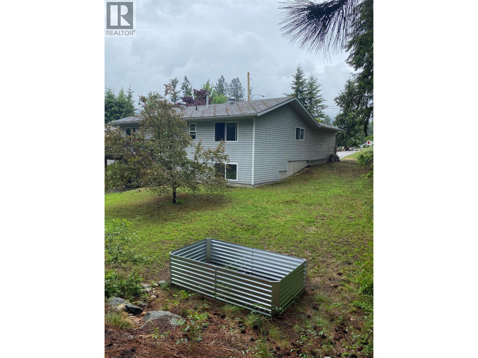 945 Pine Crescent, Genelle, BC - Outdoor