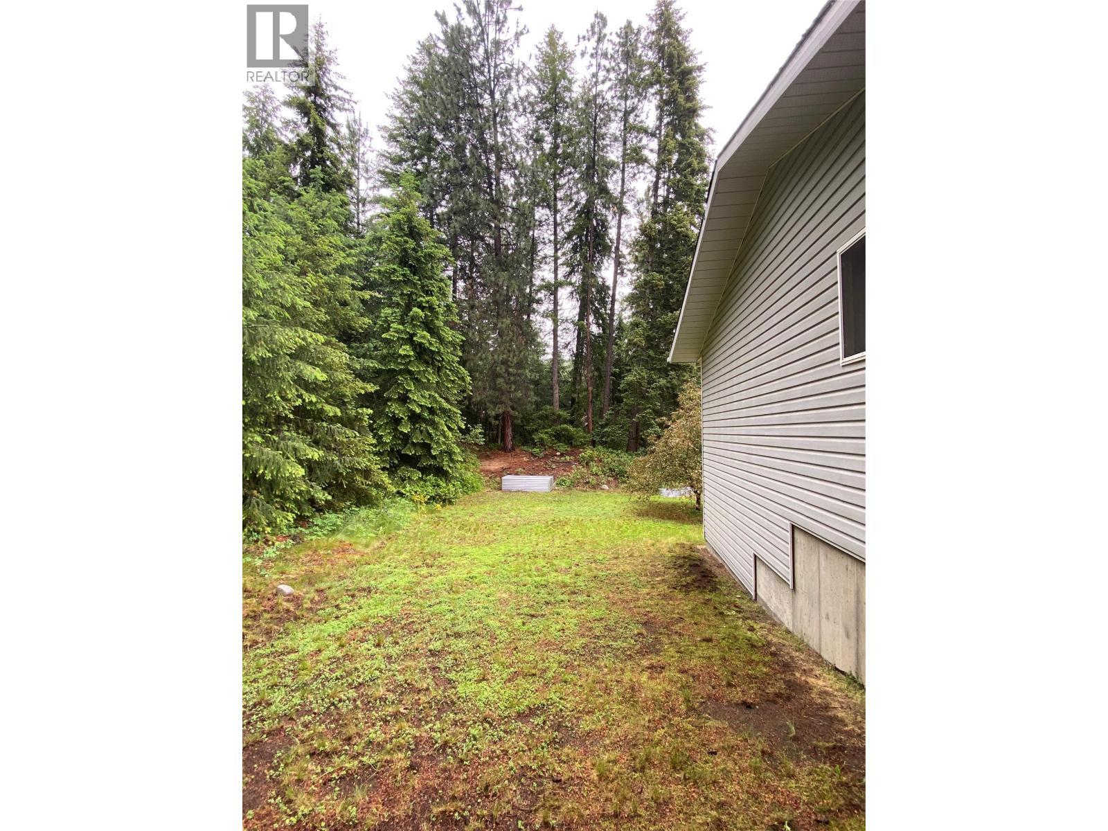 945 Pine Crescent, Genelle, BC - Outdoor