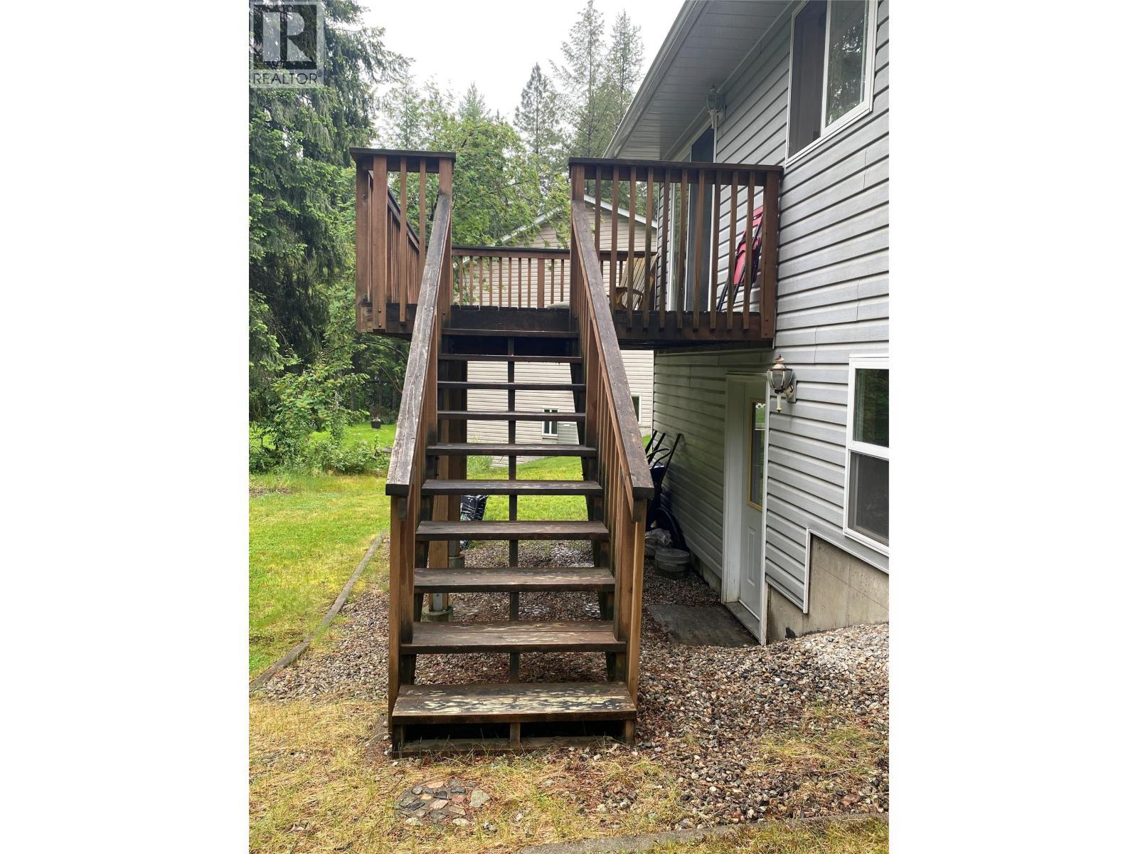 945 Pine Crescent, Genelle, BC - Outdoor