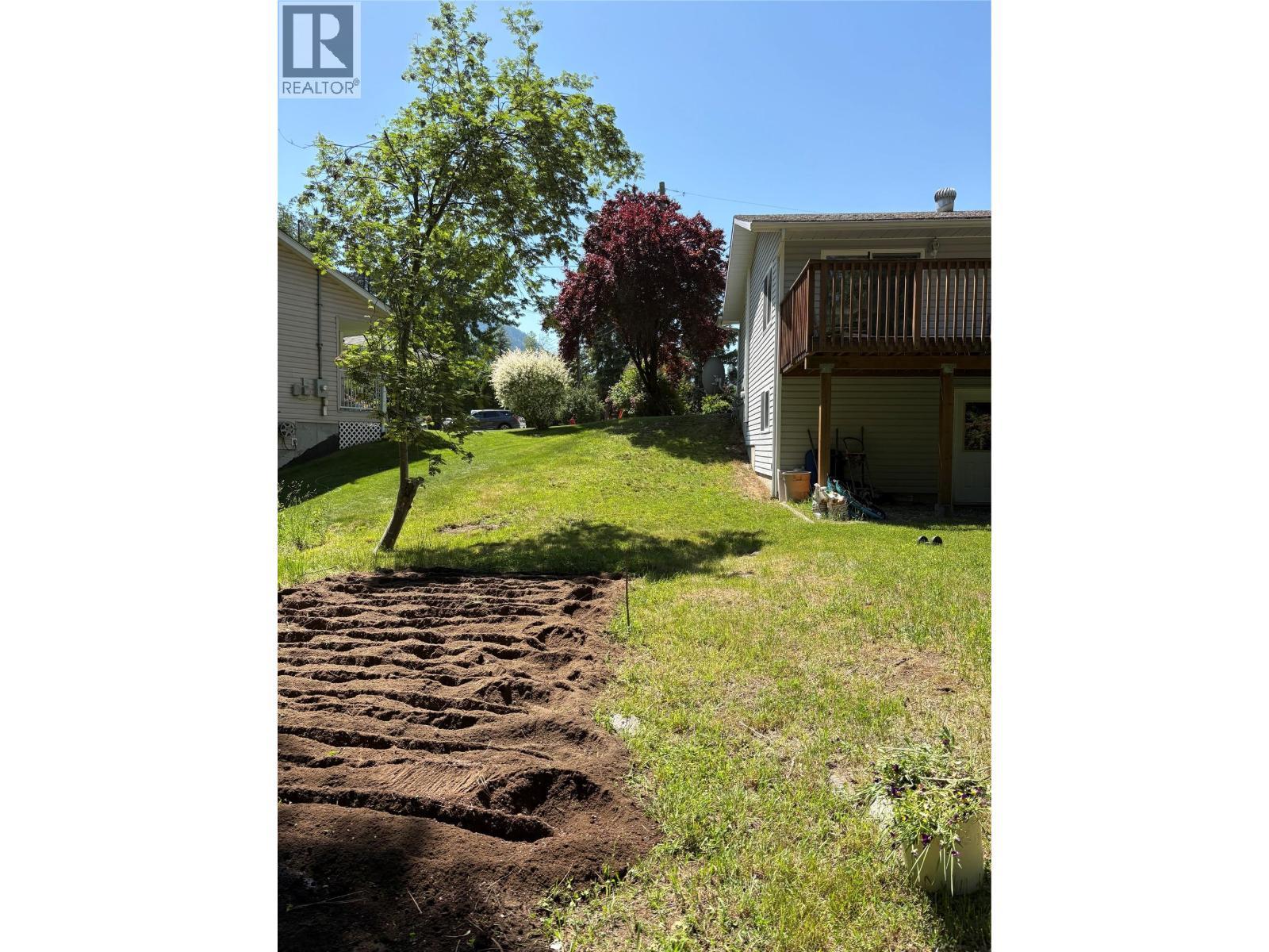 945 Pine Crescent, Genelle, BC - Outdoor