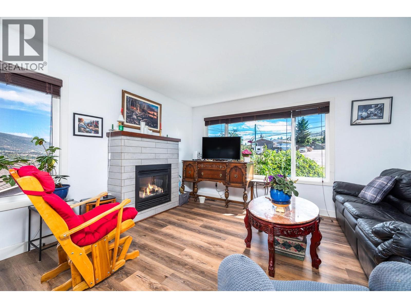 6485 Cardinal Road, Vernon, BC - Indoor Photo Showing Living Room With Fireplace