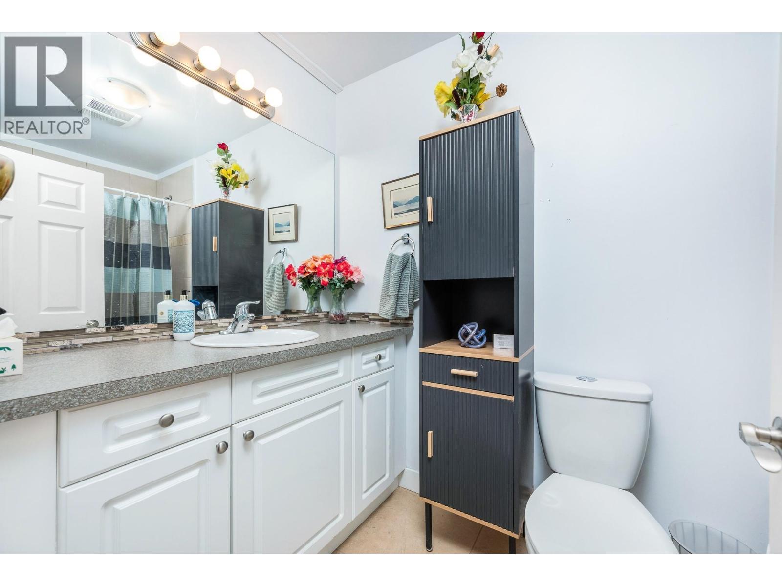 6485 Cardinal Road, Vernon, BC - Indoor Photo Showing Bathroom