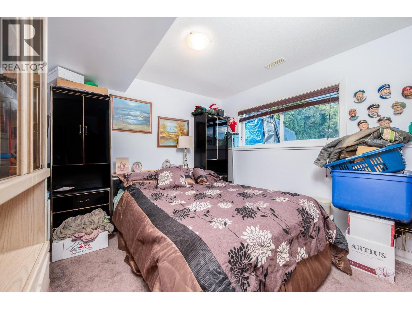 6485 Cardinal Road, Vernon, BC - Indoor Photo Showing Bedroom