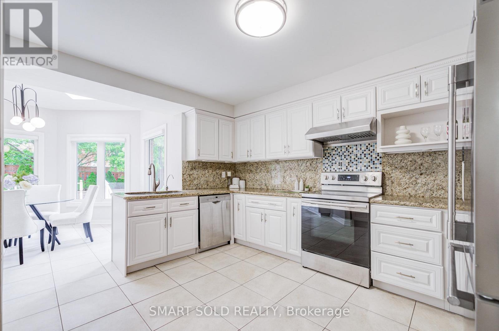 41 Carnforth Drive, Markham, ON - Indoor Photo Showing Kitchen With Upgraded Kitchen