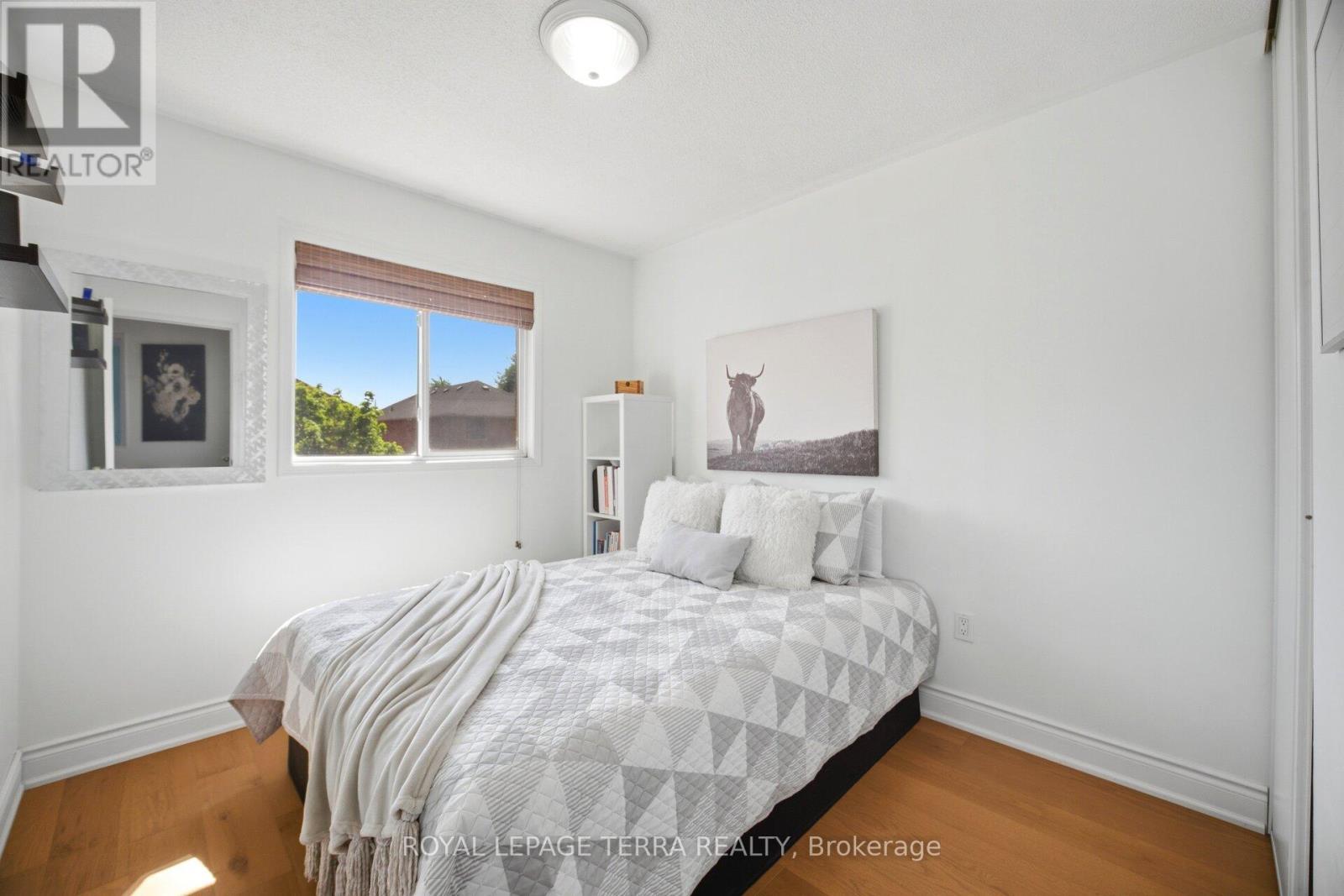 6262 Miriam Way, Mississauga, ON - Indoor Photo Showing Bedroom