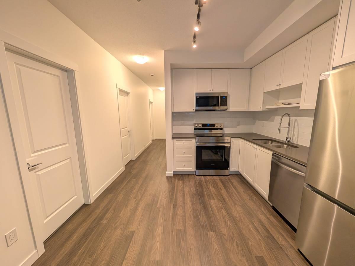 15777 85 Ave, Surrey, BC - Indoor Photo Showing Kitchen With Double Sink