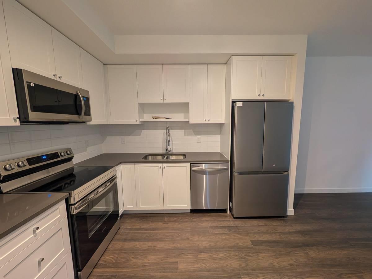 15777 85 Ave, Surrey, BC - Indoor Photo Showing Kitchen With Double Sink