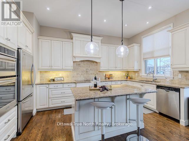 105 Black Maple Private, Ottawa, ON - Indoor Photo Showing Kitchen With Upgraded Kitchen