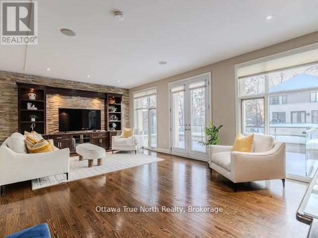 105 Black Maple Private, Ottawa, ON - Indoor Photo Showing Living Room