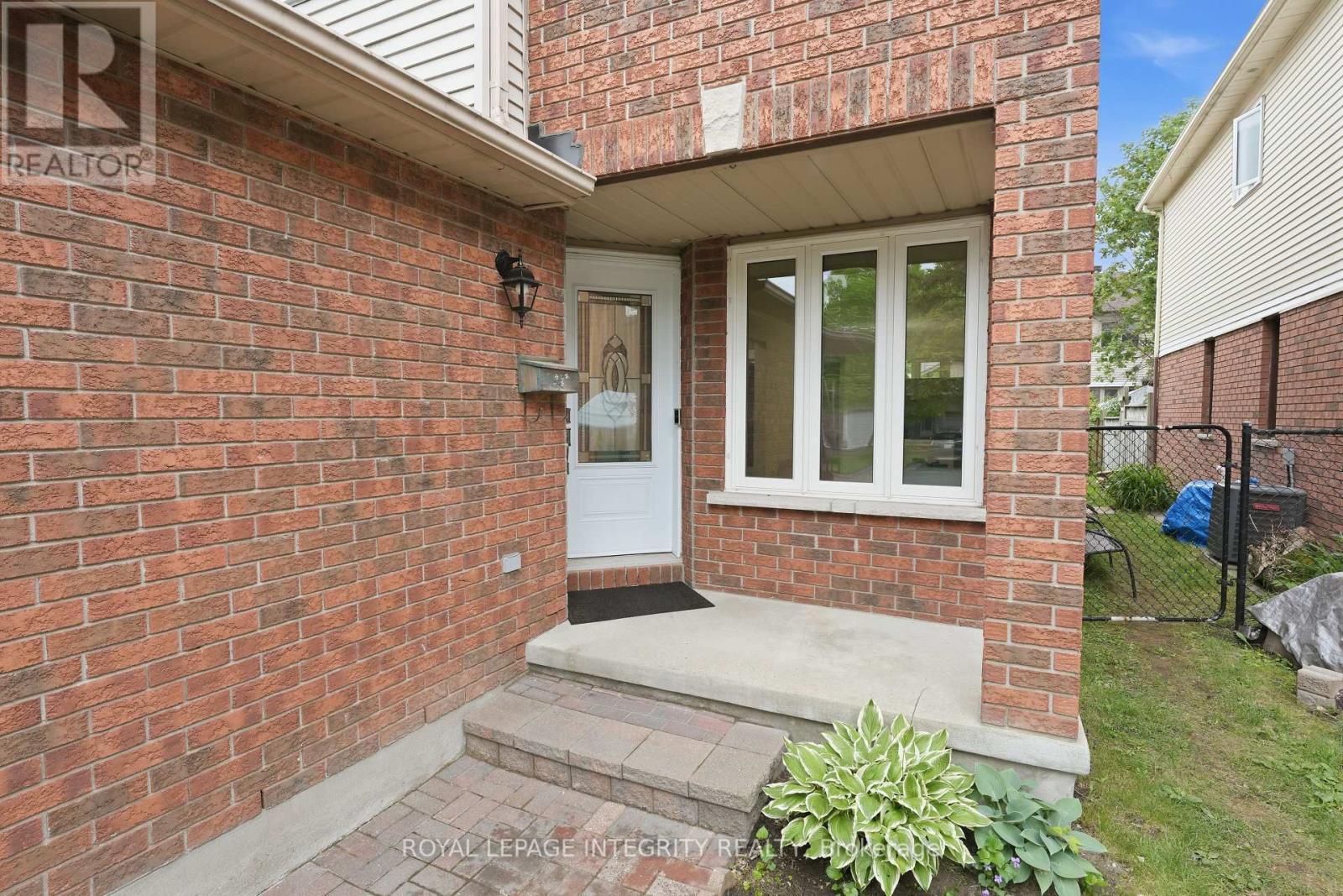 76 Hunterswood Crescent, Ottawa, ON - Outdoor With Exterior