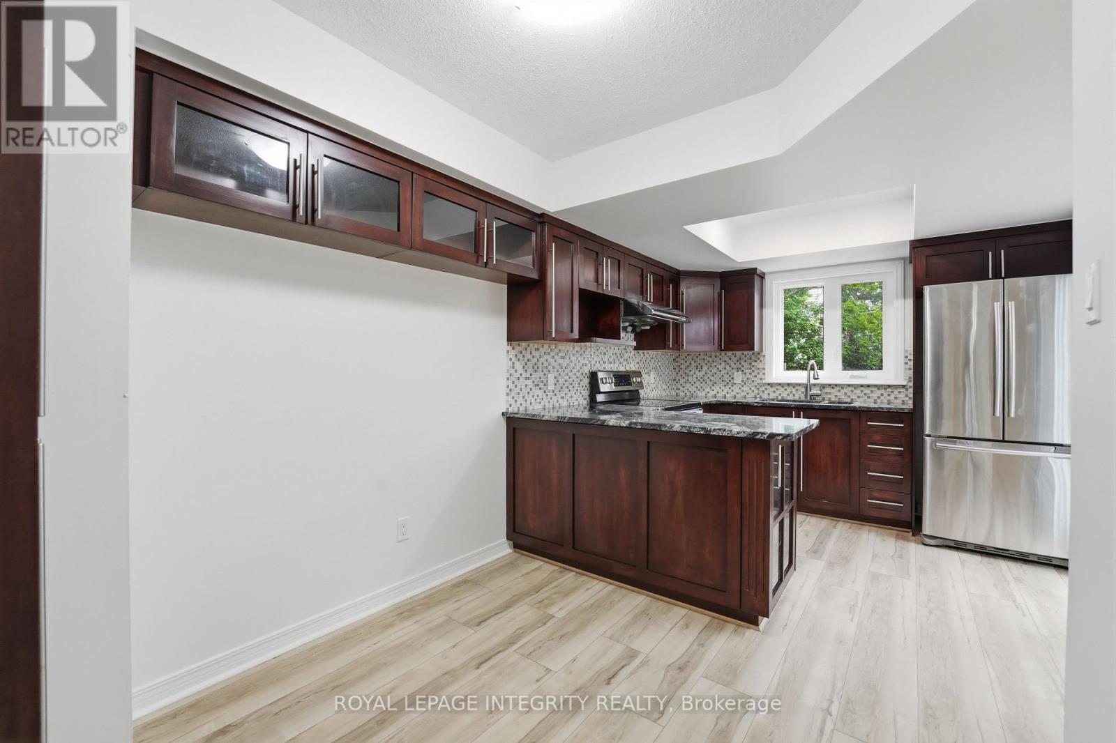 76 Hunterswood Crescent, Ottawa, ON - Indoor Photo Showing Kitchen