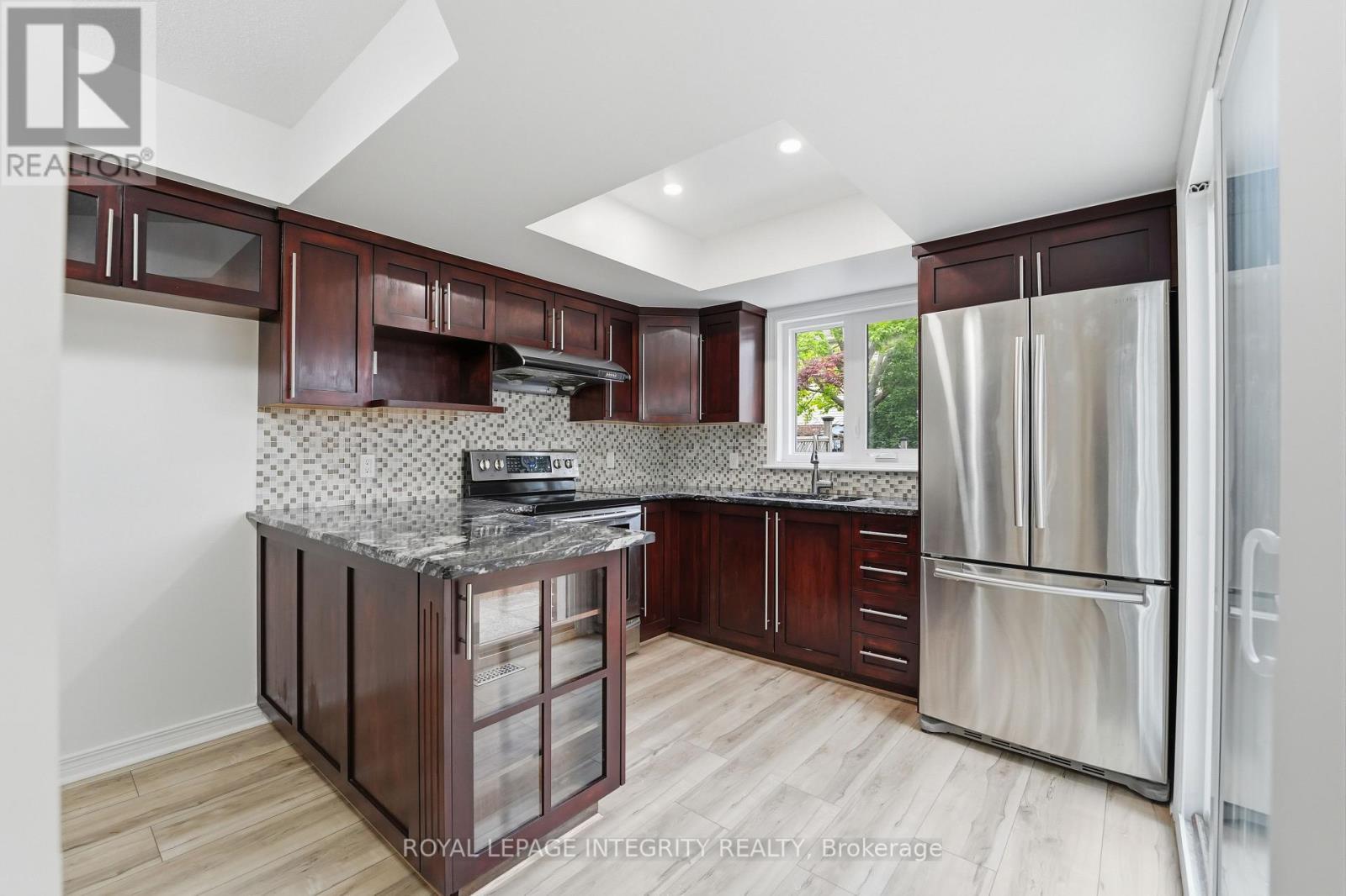 76 Hunterswood Crescent, Ottawa, ON - Indoor Photo Showing Kitchen With Upgraded Kitchen