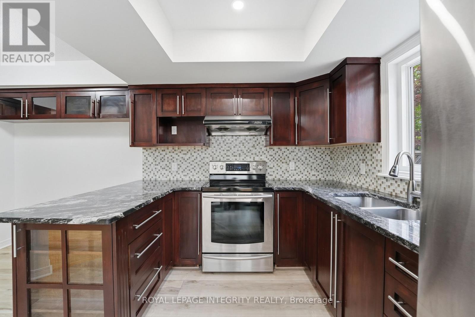 76 Hunterswood Crescent, Ottawa, ON - Indoor Photo Showing Kitchen
