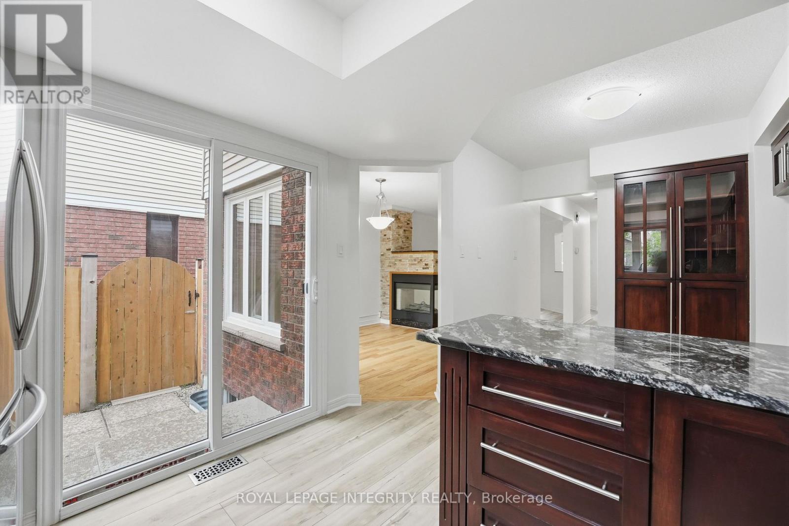 76 Hunterswood Crescent, Ottawa, ON - Indoor