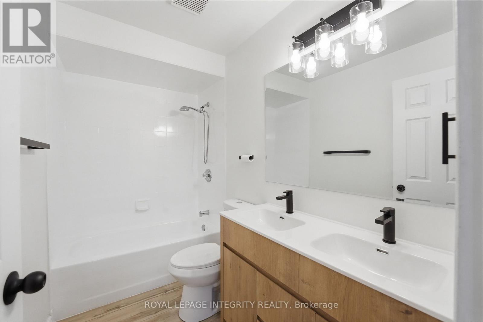 76 Hunterswood Crescent, Ottawa, ON - Indoor Photo Showing Bathroom