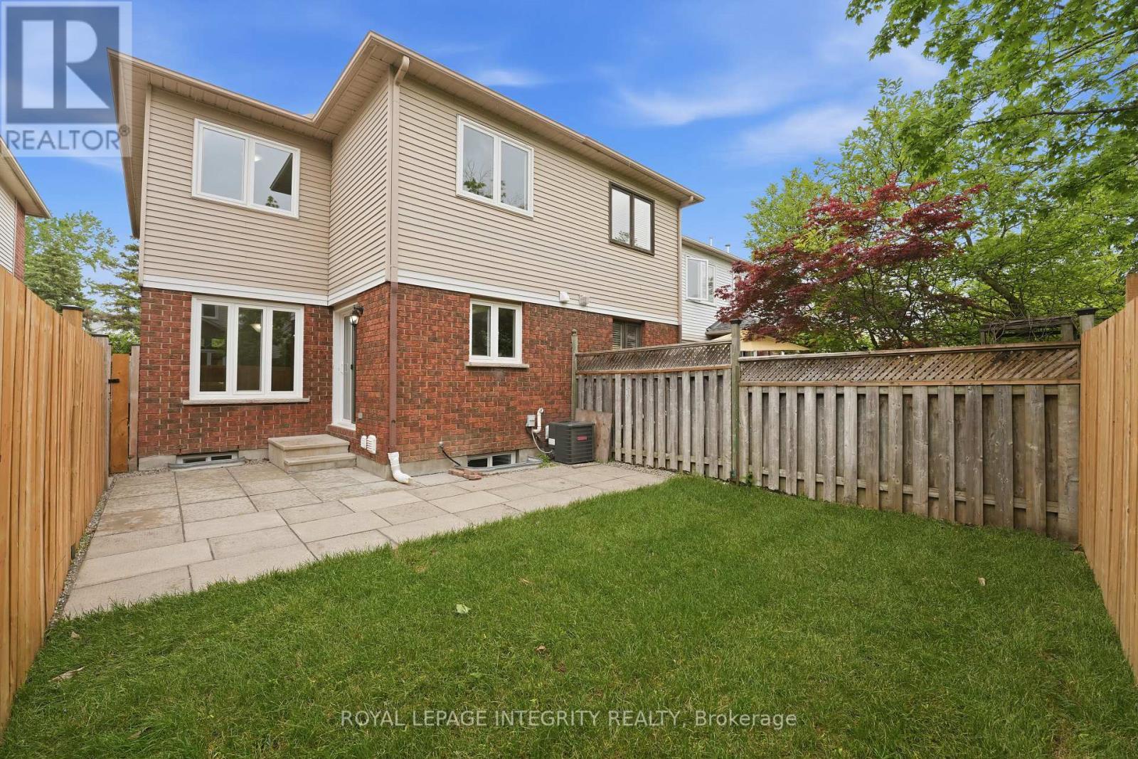 76 Hunterswood Crescent, Ottawa, ON - Outdoor