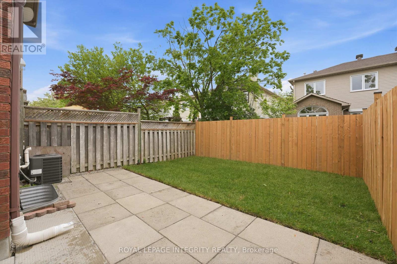 76 Hunterswood Crescent, Ottawa, ON - Outdoor