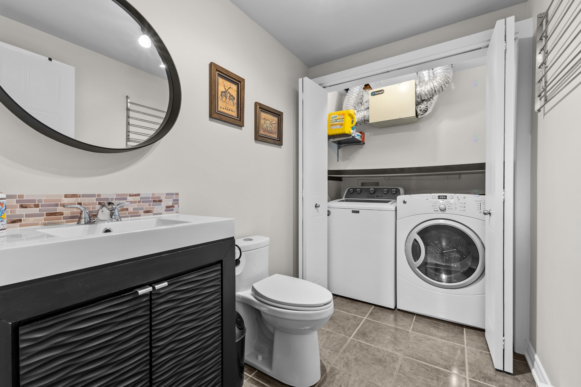 Powder room - 2654Z Rue Anne-Hébert, Montréal (Mercier/Hochelaga-Maisonneuve), QC - Indoor Photo Showing Laundry Room