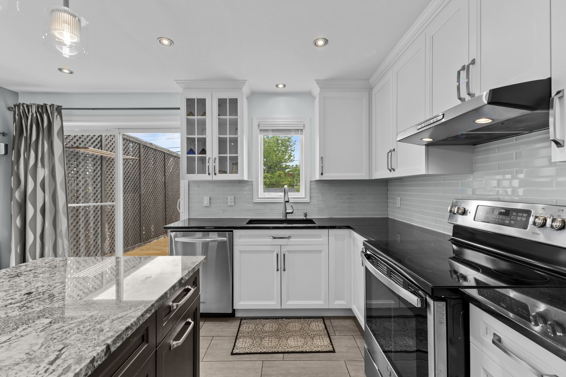 Kitchen - 2654Z Rue Anne-Hébert, Montréal (Mercier/Hochelaga-Maisonneuve), QC - Indoor Photo Showing Kitchen With Upgraded Kitchen