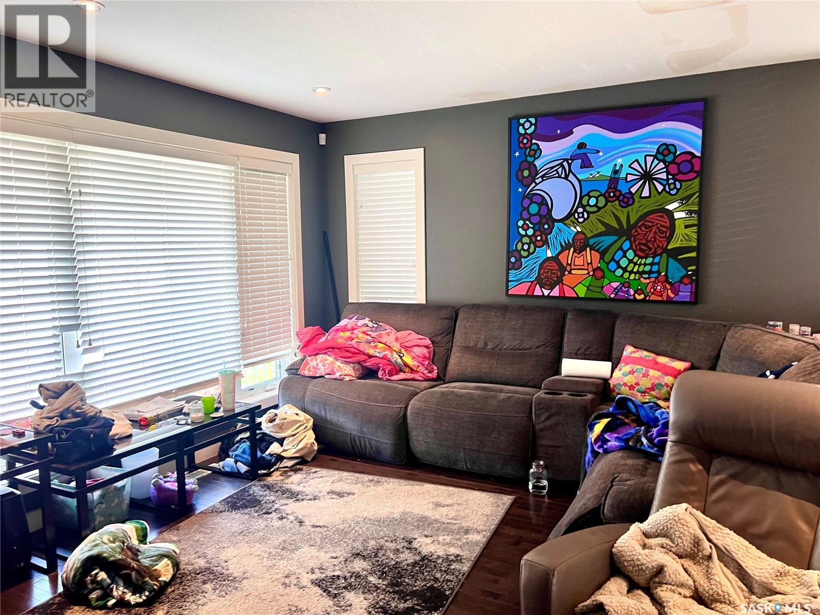 110 Childers Crescent, Saskatoon, SK - Indoor Photo Showing Living Room