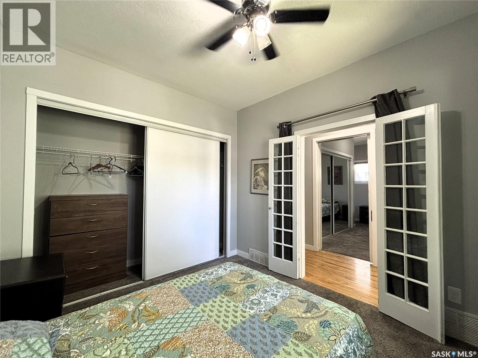 819 5Th Avenue N, Saskatoon, SK - Indoor Photo Showing Bedroom