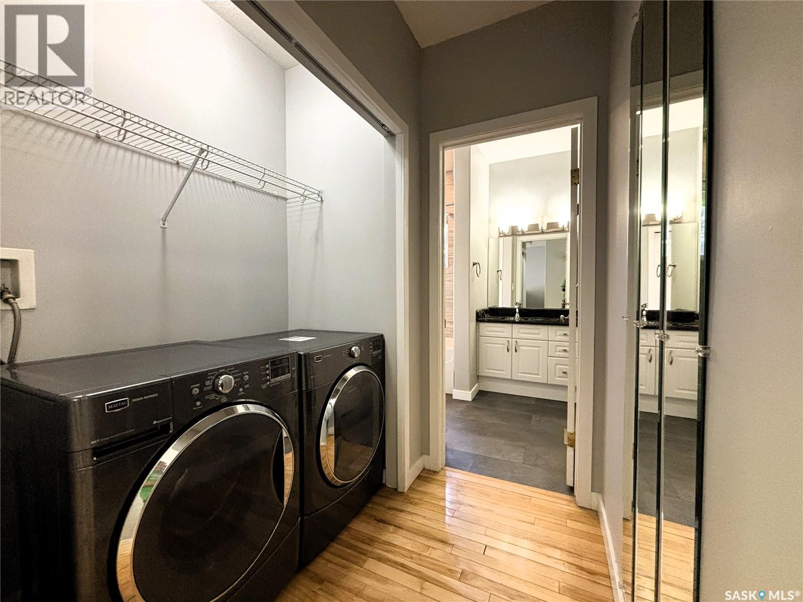 819 5Th Avenue N, Saskatoon, SK - Indoor Photo Showing Laundry Room